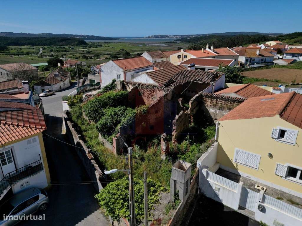 Terreno com ruínas no Arelho, Óbidos - Grande imagem: 1/12