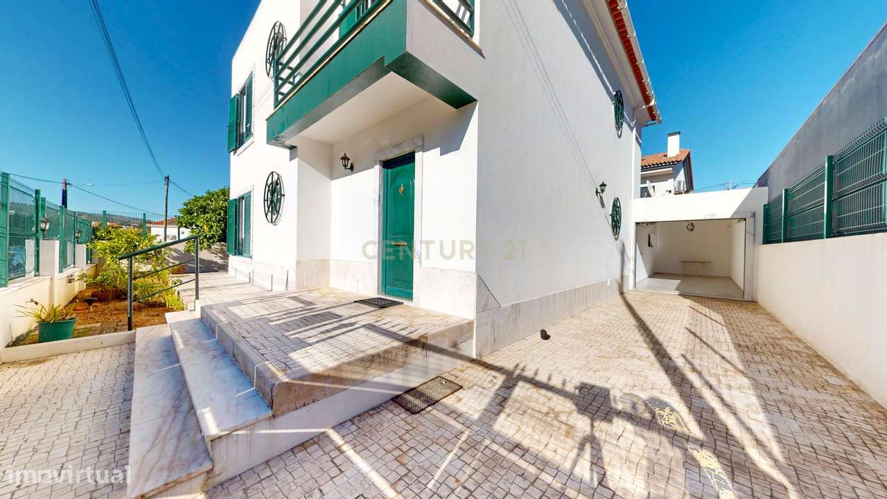 Moradia T4 em Alverca, com Jardim e Garagem-20