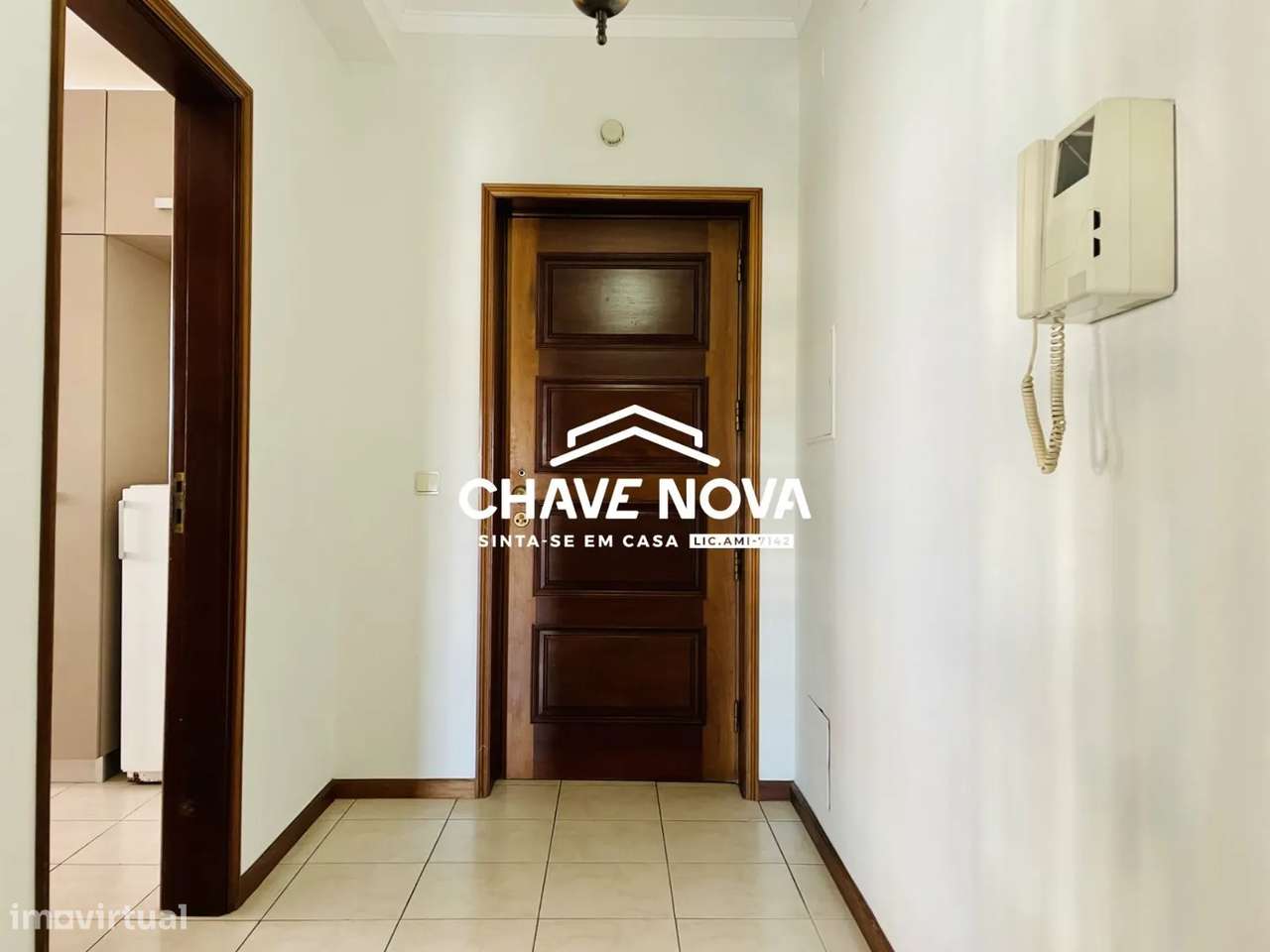 Apartamento T3 com Terraço junto à EN1 em Santa Maria da Feira-8