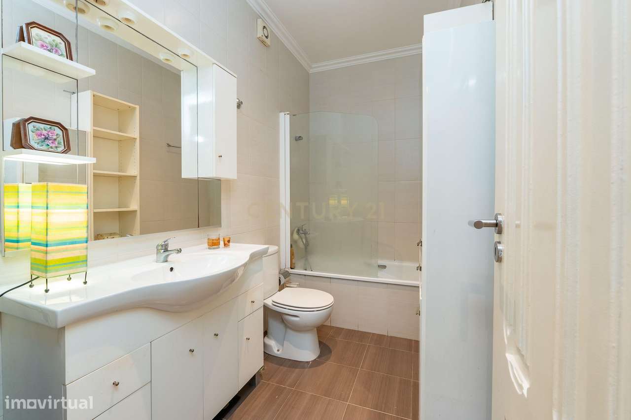 T3  (5 ass.) com terraço, elevador e arrecadação - Rua do Zaire-33