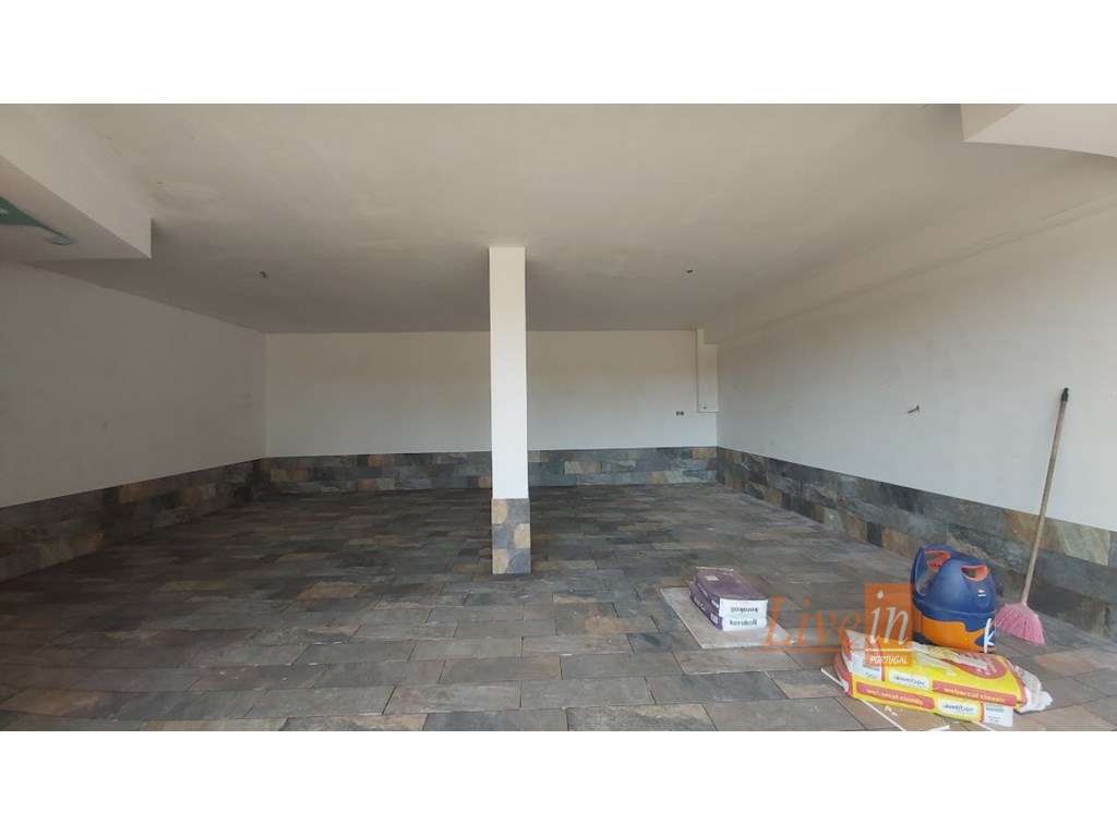 Quinta com Moradia T4 Isolada na Azueira em Mafra-33