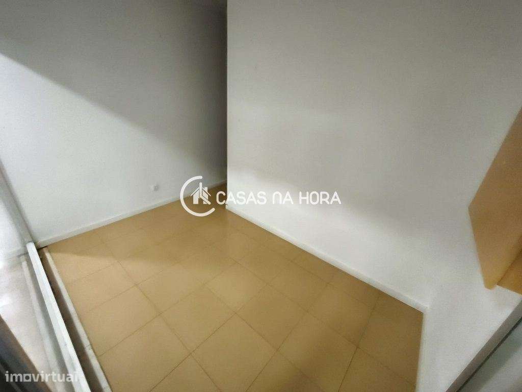 LOJA COMERCIAL  Centro Comercial Galáxia  Centro de Mem Martins / S...-12
