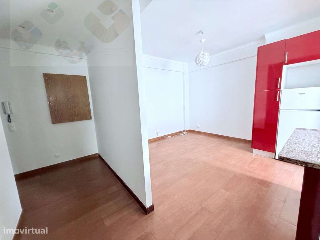 Amadora Venteira, Excelente T1, Remodelado e Equipado, Oportunidade...-10