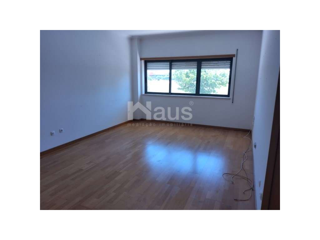 T2 com parqueamento e arrecadação-2