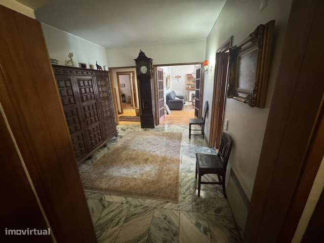 Apartamento T5 na Rua do Campo Alegre-11