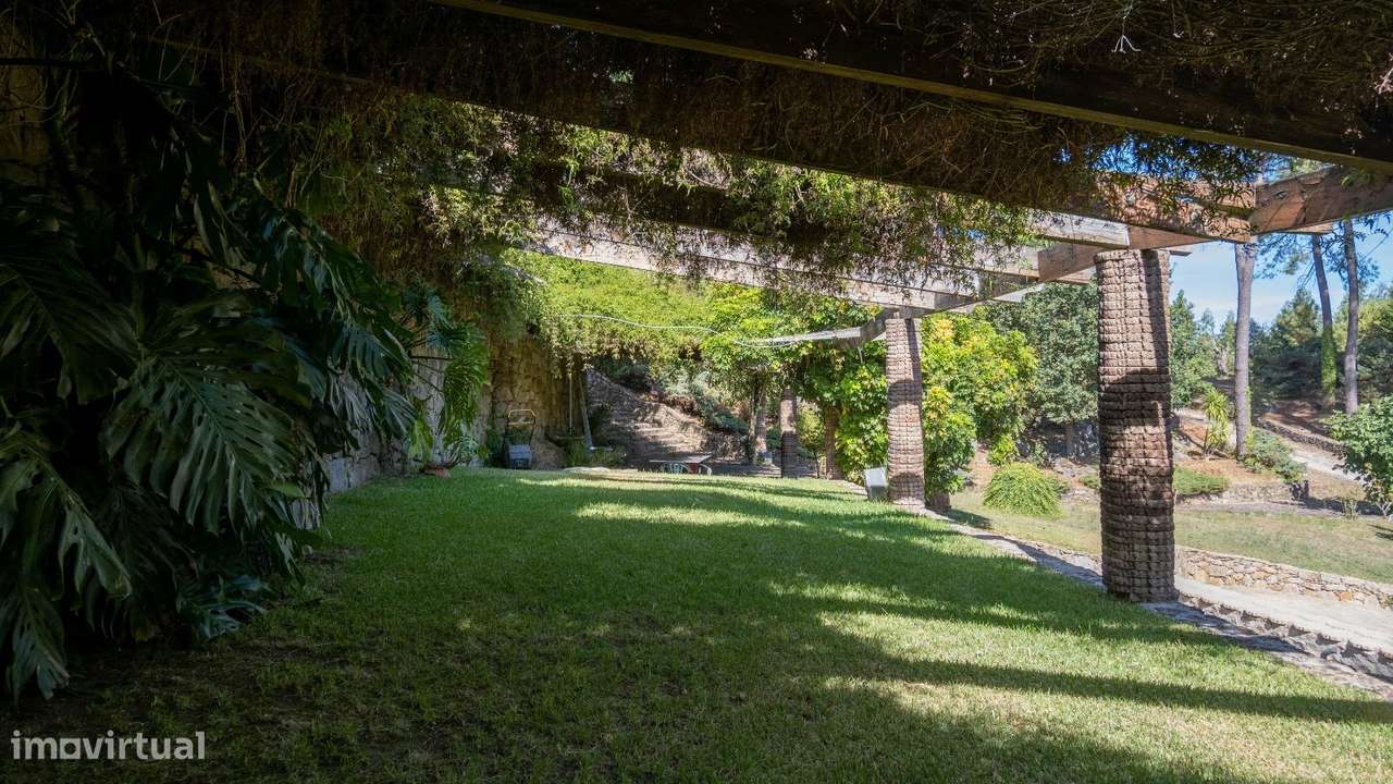 Moradia Térrea de 596m2 em Terreno de 10.000m2 | Paços de...-37