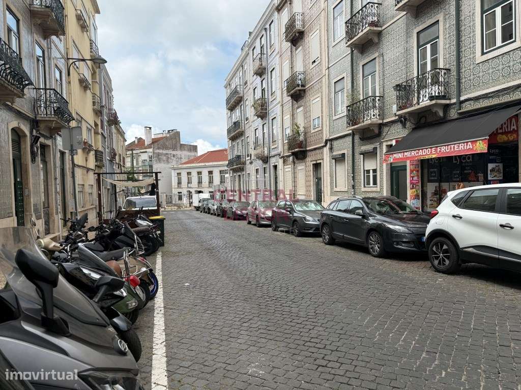 T4+1 com Terraço e Logradouro em Arroios | Possibilidade de Duas Zo...-28