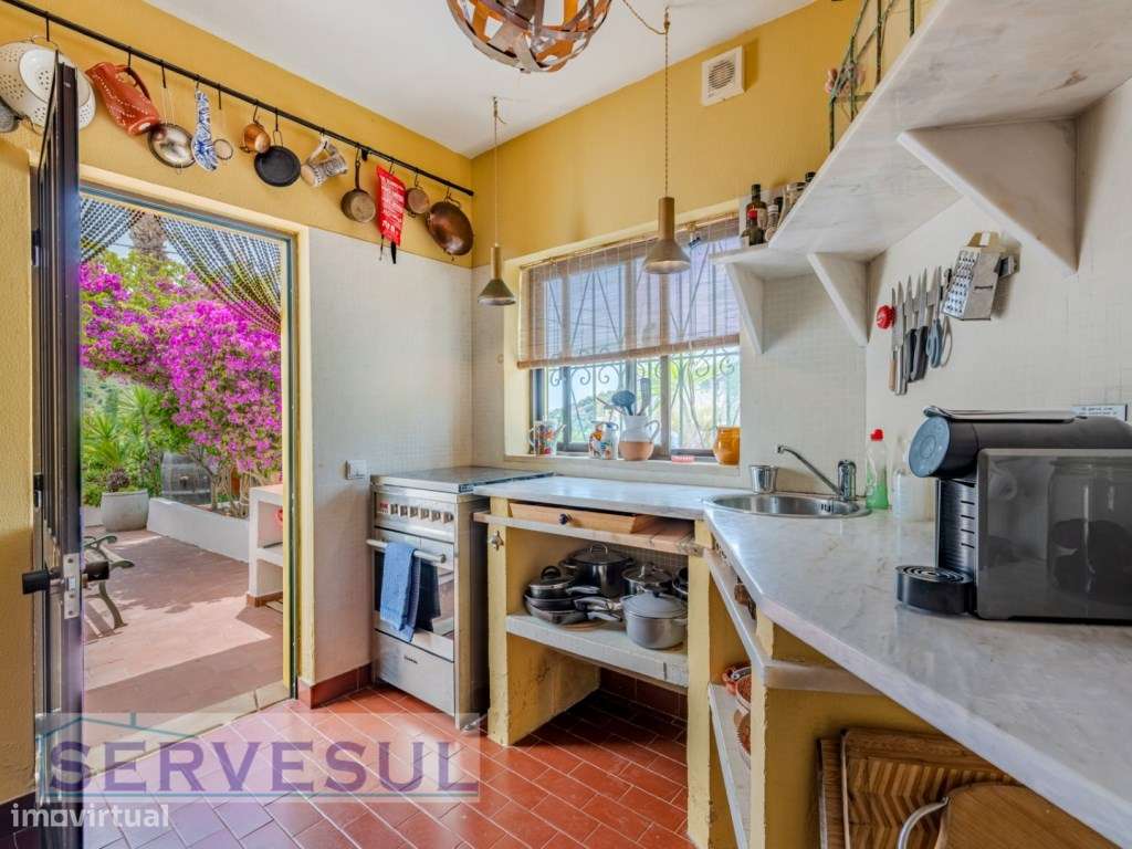 Charmosa moradia de 2 quartos de 121 m², inserida num terreno com 2...-5