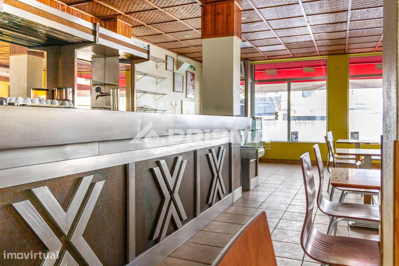 Espaço comercial com cave convertida em Apartamento para venda em Cast - Grande imagem: 5/21