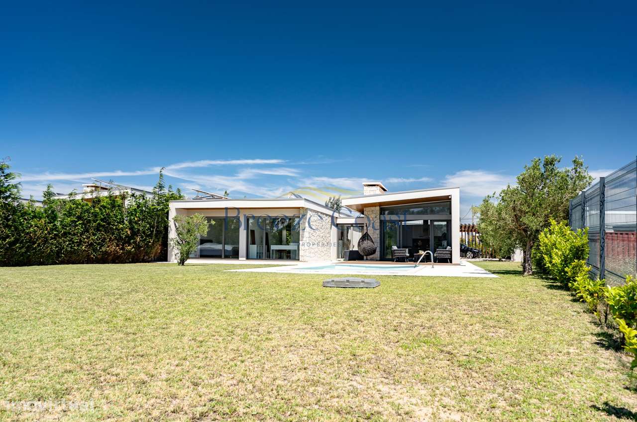 Moradia T4 Contemporânea com Piscina e Vista Desafogada-6