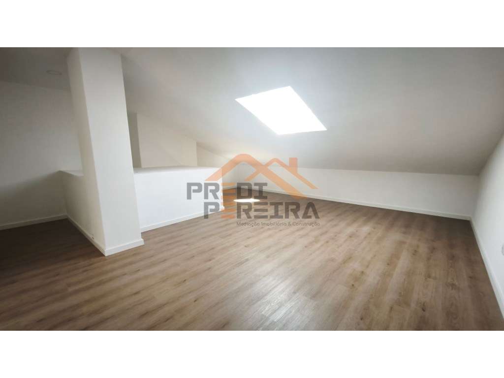 Situado em Caneças, apartamento T4 com duas suites, uma box e um pa...-35
