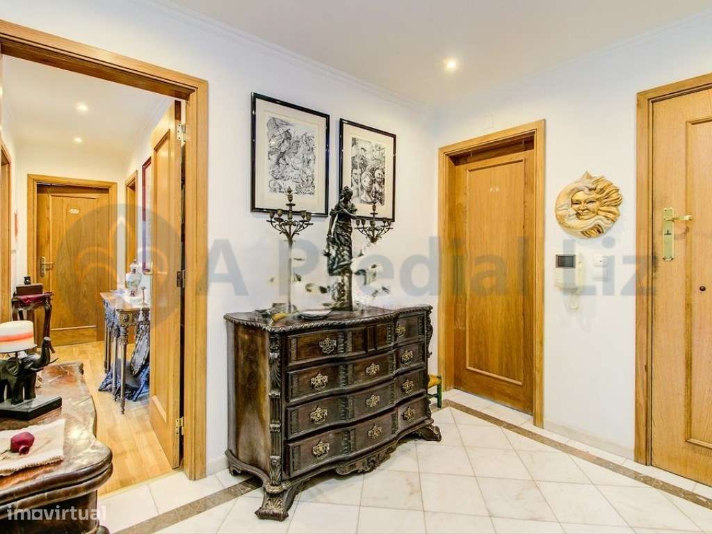 APARTAMENTO T3 MODERNO com GRANDE VARANDA e GARAGEM - Grande imagem: 5/13