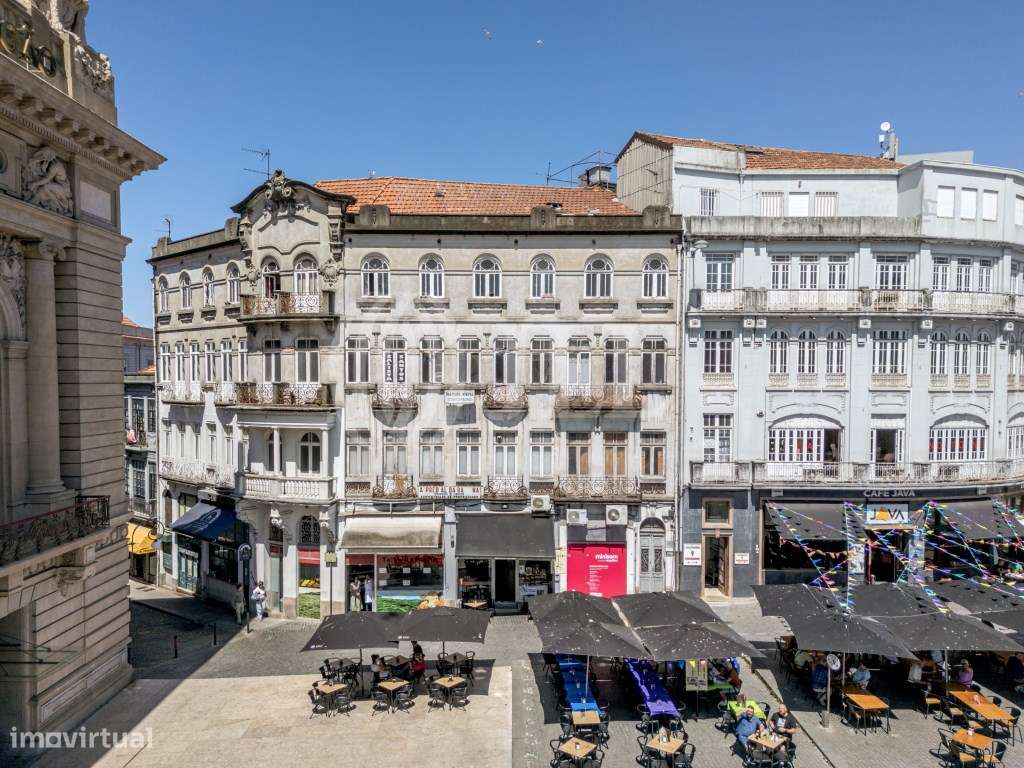 Prédio com PIP aprovado para reabilitação, no Porto - Grande imagem: 1/37