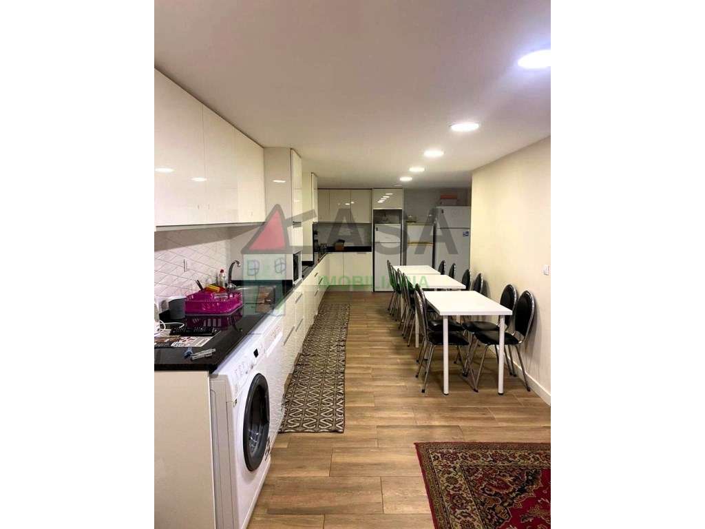 Moradia T15 com Renda Ativa + de €12.000/mês em Famões-5