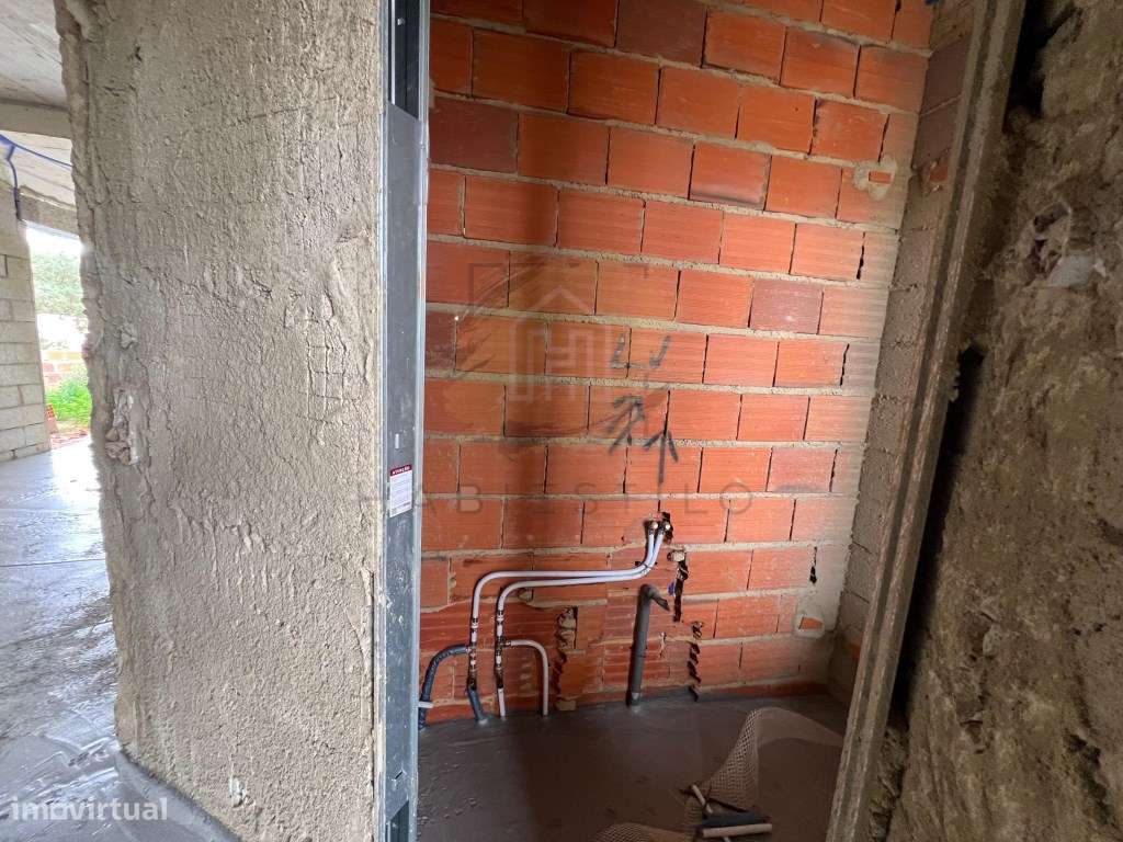 Moradia V4 com excelentes acabamentos-24