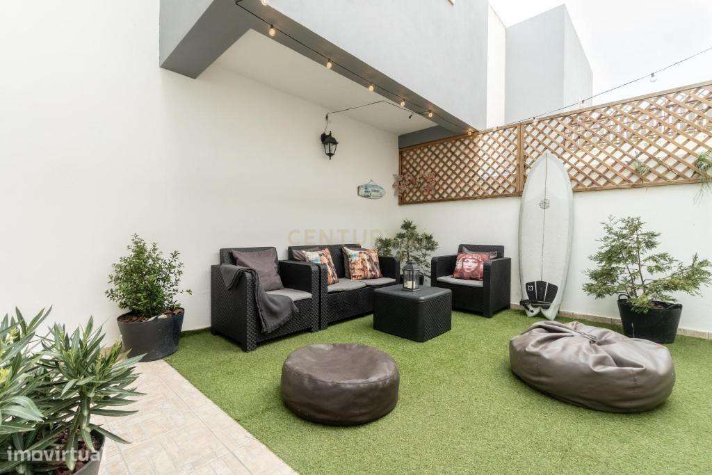 Moradia T4 na Praia da Areia Branca para Investimento ou Habitação Pró-8