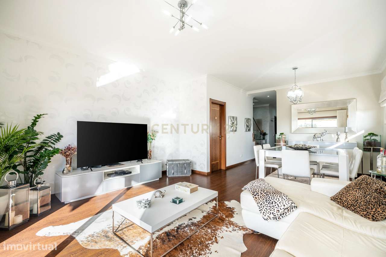 DUPLEX T2 DE CANTO COM AMPLAS VARANDAS E GARAGEM PERTO DA PRAIA!-18