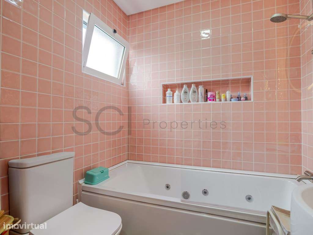 Moradia T3 com piscina nas Quintinhas, Charneca da Caparica. Estilo...-21
