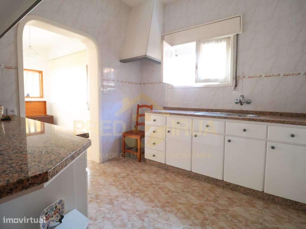 EXCELENTE MORADIA TERREA COM TERRENO E ANEXOS ARCOZELO-18