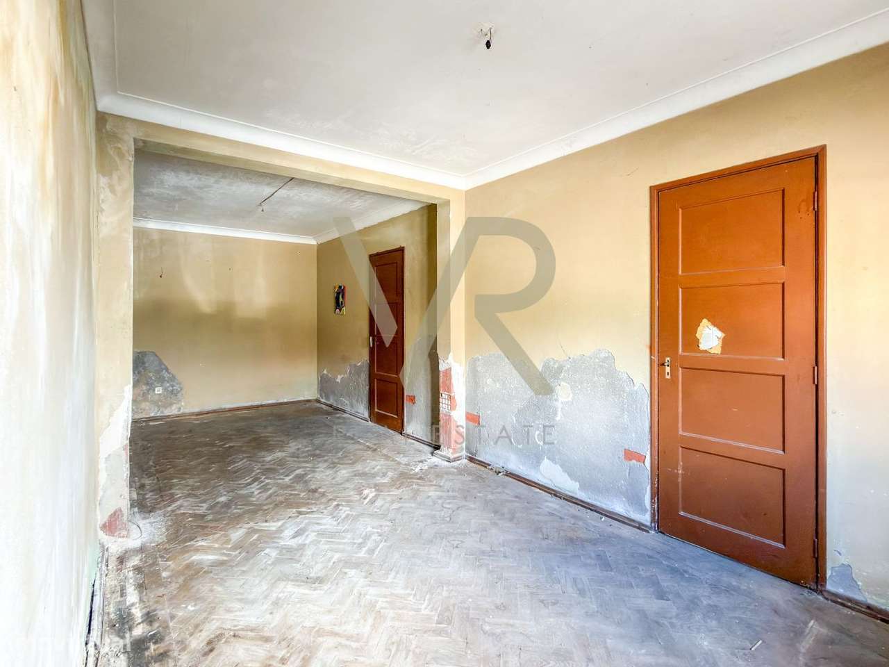 Moradia com Grande Potencial de Remodelação | Possibilidade de T5 |-9