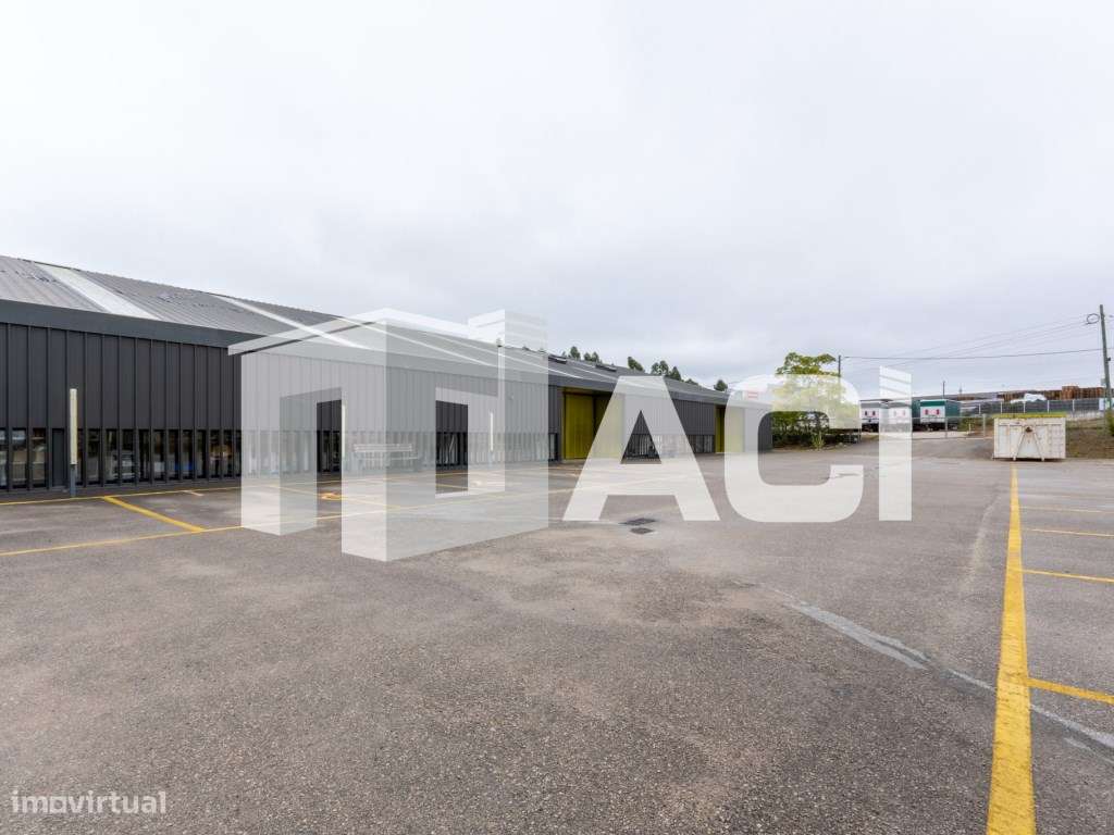 Armazém e Espaço Industrial de Excelência - 3 Pisos | Terreno de 5....-35