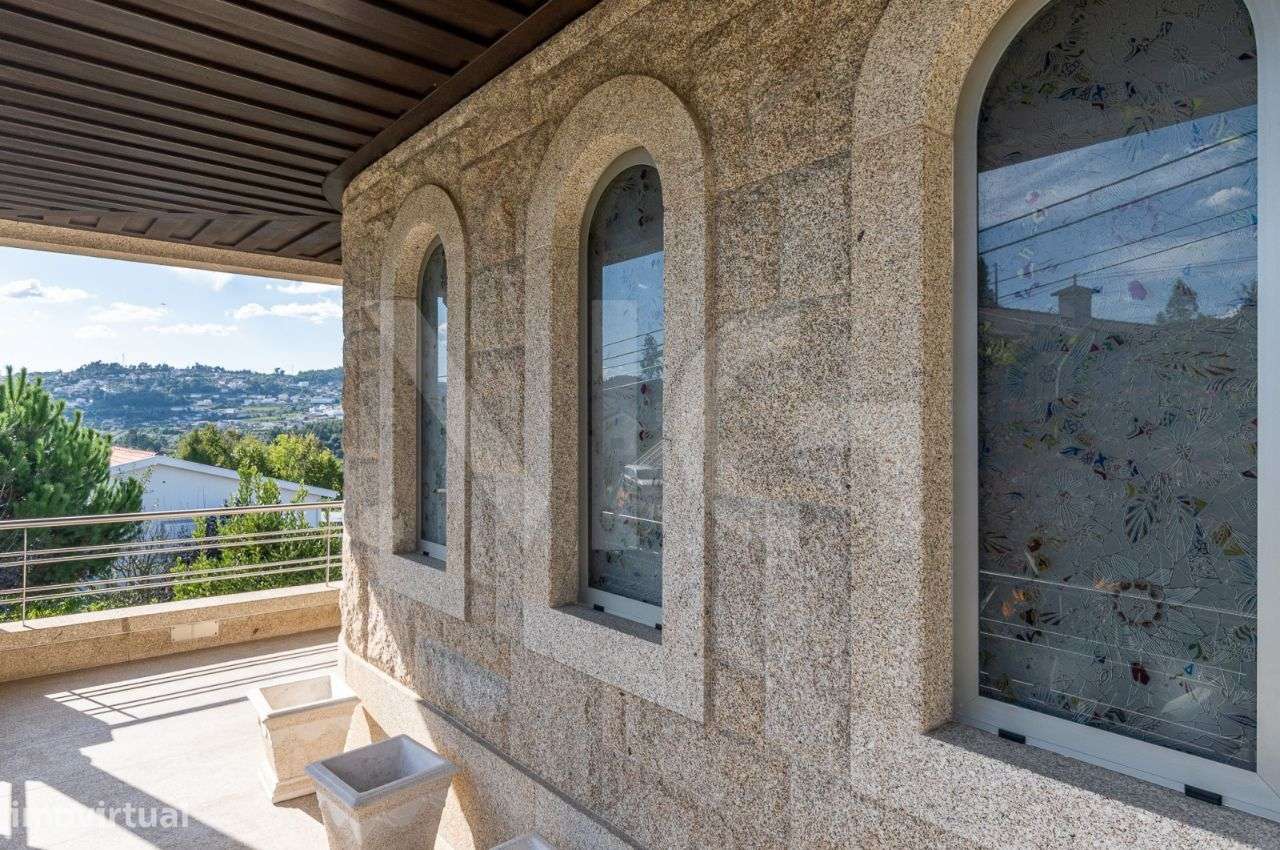 Moradia T3, com Varanda, jardins e Piscina em Felgueiras-31