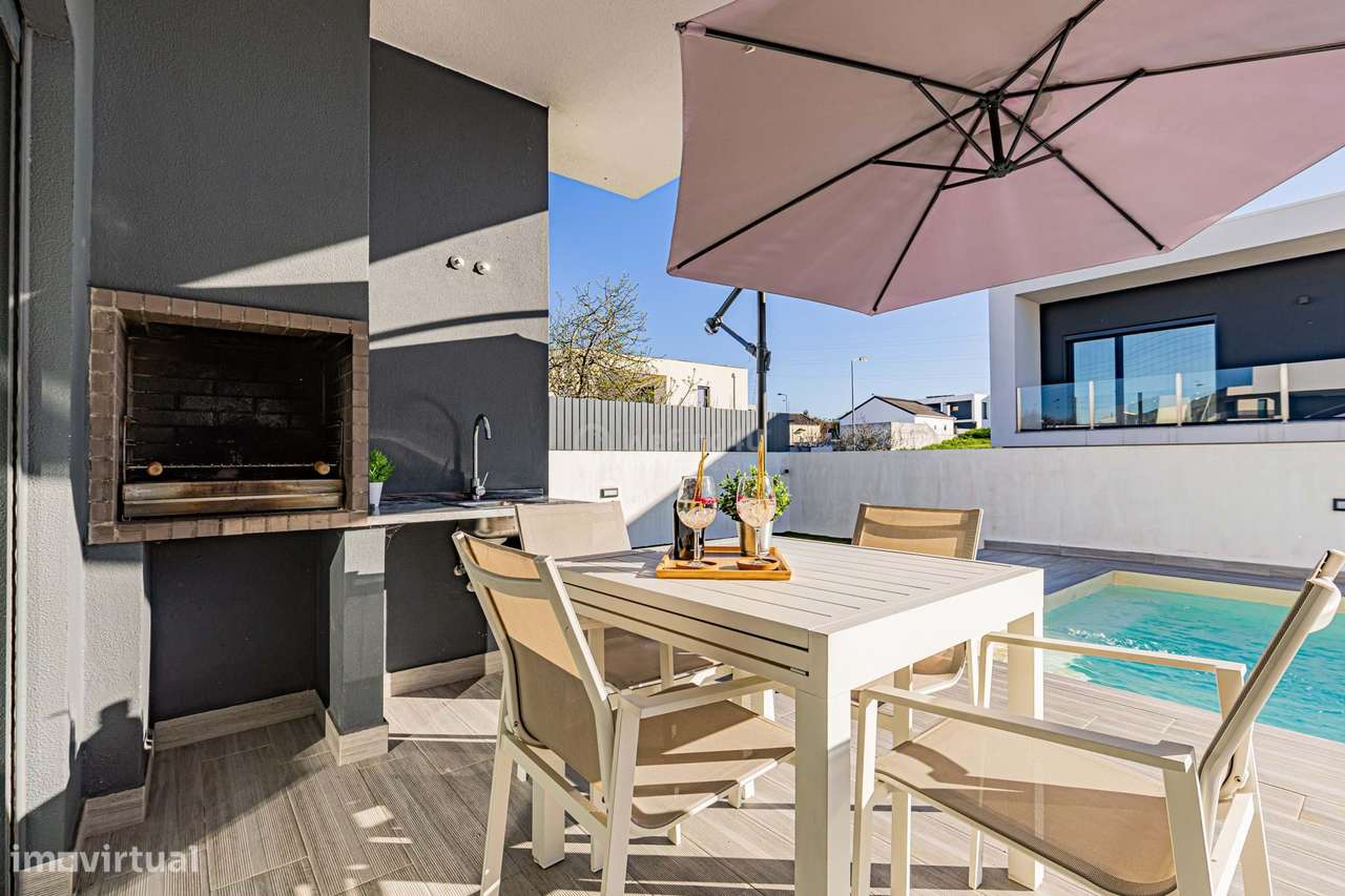 Moradia Térrea T3 c/piscina, lote de 474m² - Única na Caparica-48