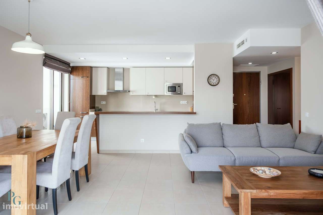 Espaçoso  T2 na Praia de Rocha Portimão   ,condomínio fechado com pisc - Grande imagem: 2/33