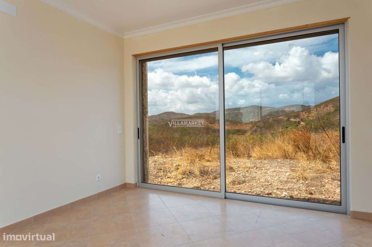 VILLA V3 composta por 2 andares com 435 m2 de terreno situada em Cotov-16