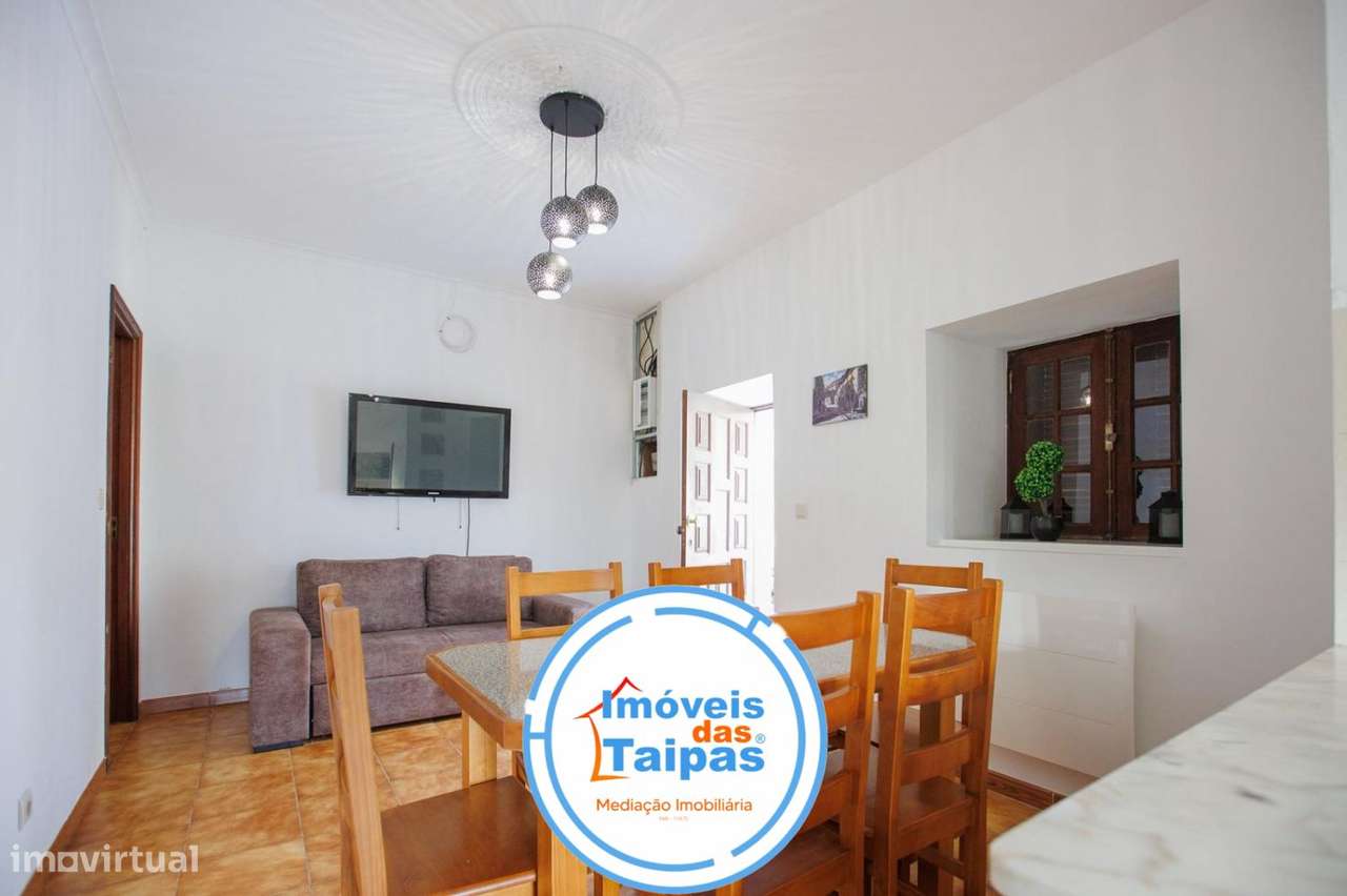 Vende-se Moradia Individual e rés-do-chão - T2-15