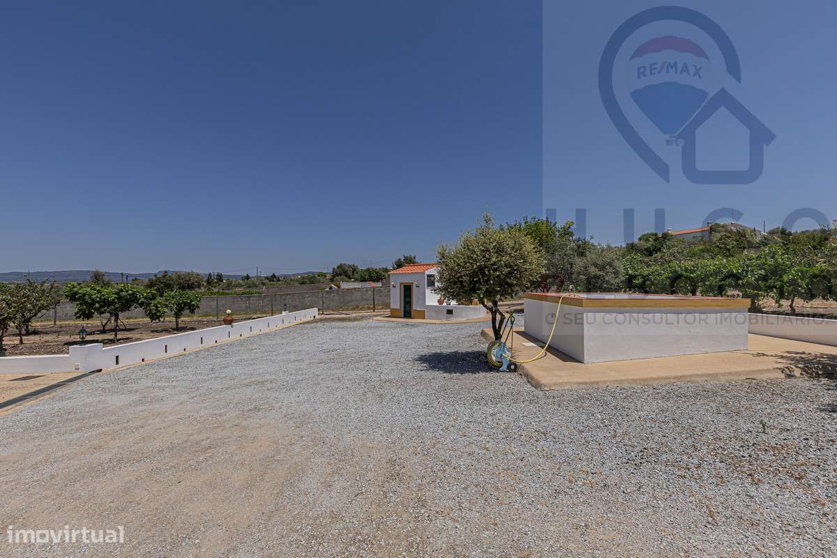 Quinta com 1,425 ha em Redondo-15