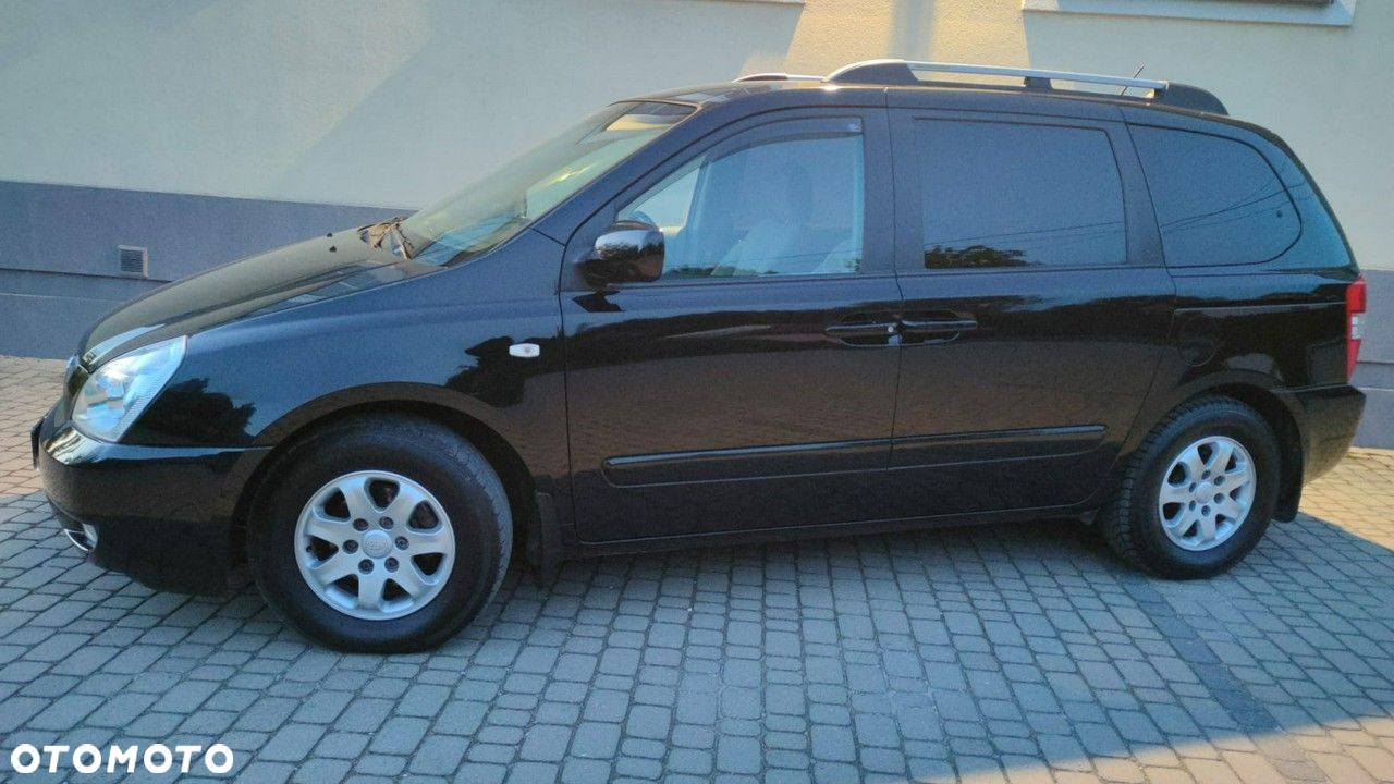 Kia Carnival - 12