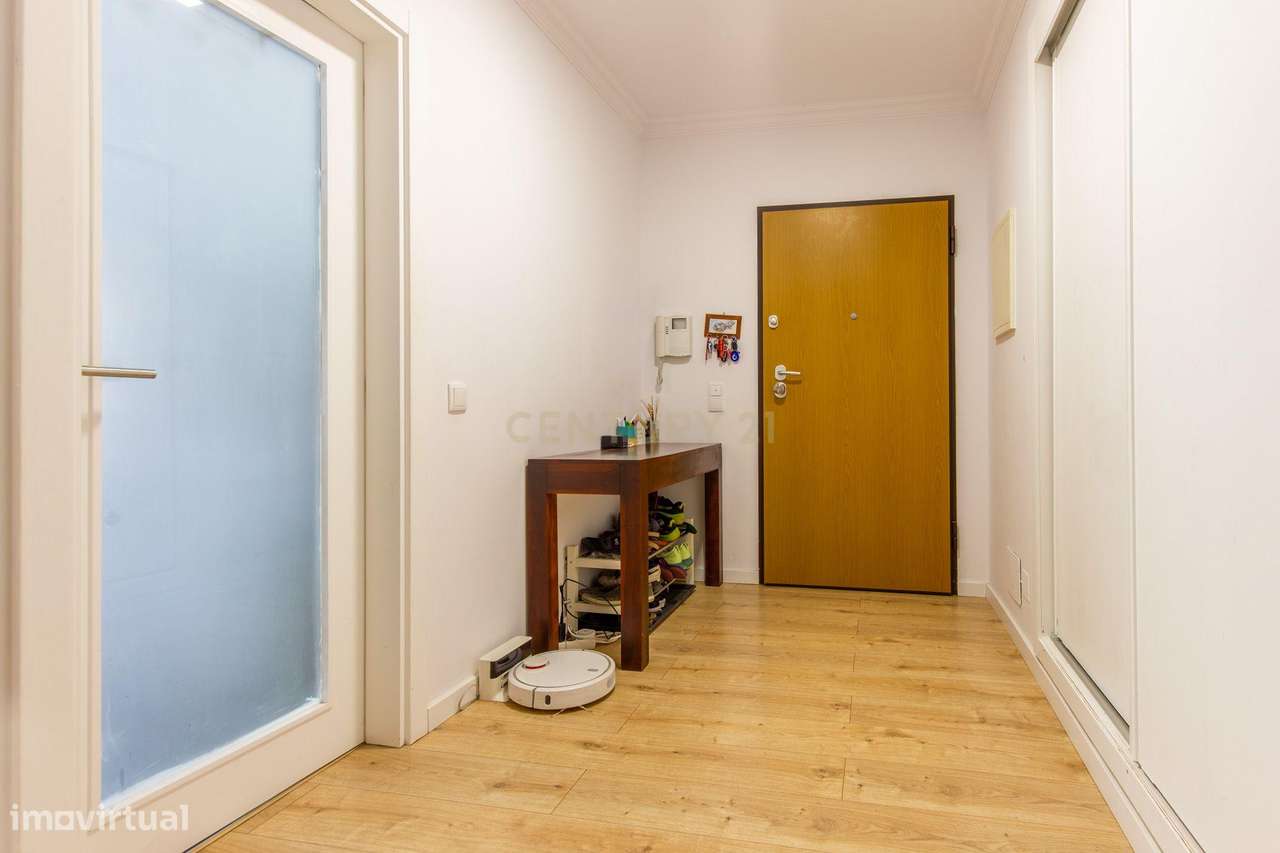 Apartamento T2 Renovado em Azeitão com lugar de parqueamento-21