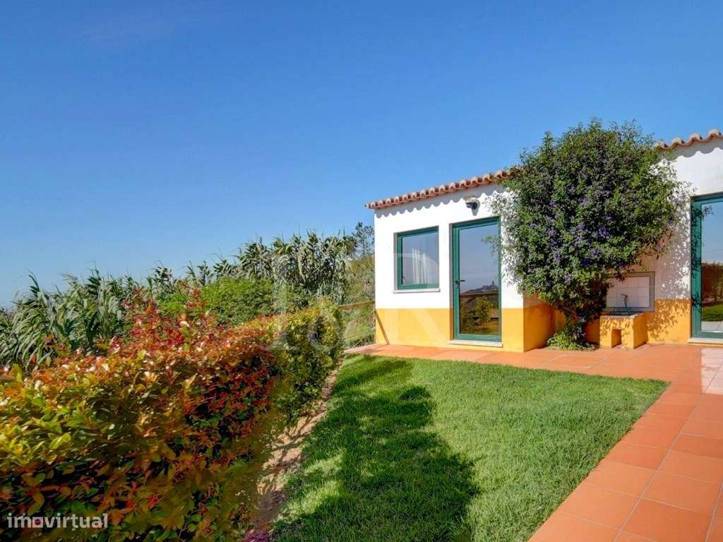 Moradia T2+3 com jardim e vista mar na Azóia, Sintra-5