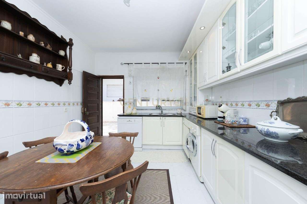 Moradia T5 transformada em T4+2 em Belverde – 1ª Fase do Loteamento - Grande imagem: 5/21