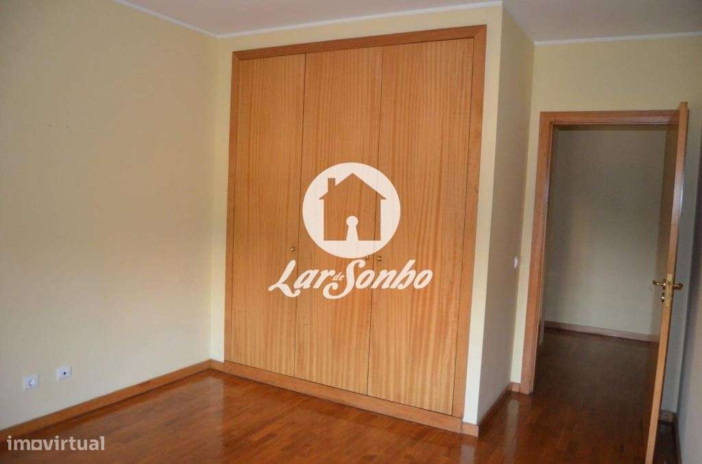 Excelente apartamento T2 no centro da Maia-6