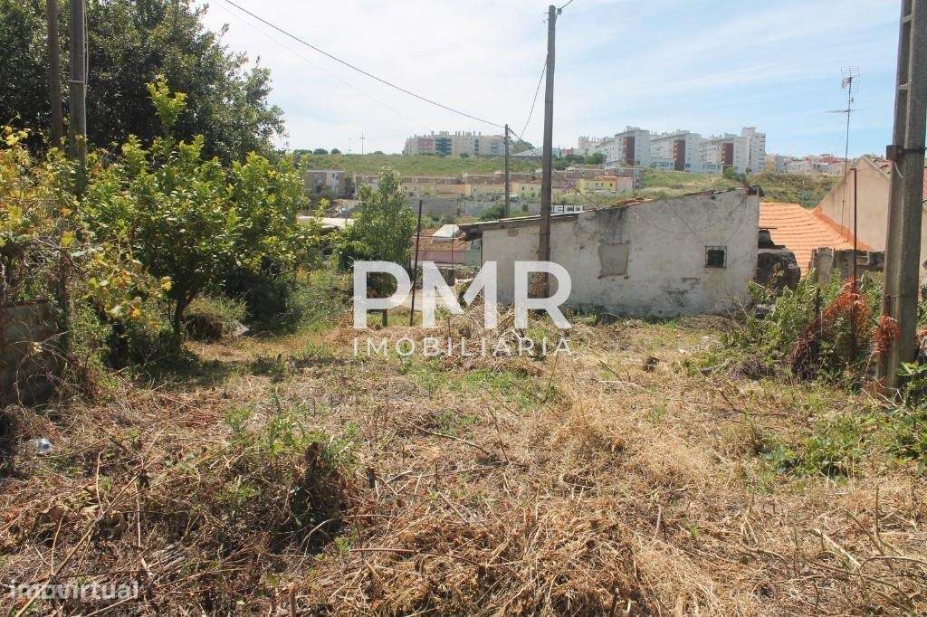 Conjunto de dois prédios urbanos em propriedade total, para reconstruç-8