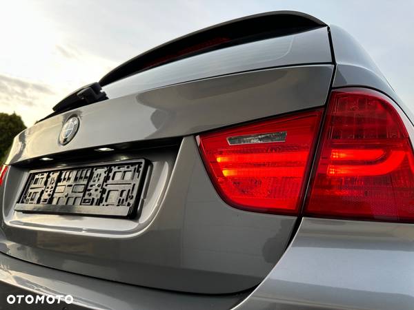 BMW Seria 3 318d Touring - 14