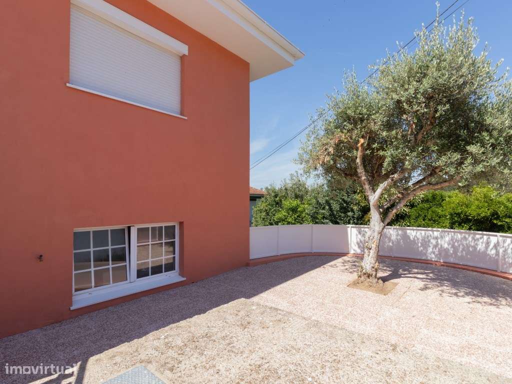 MORADIA UNIFAMILIAR T3+1 COM JARDIM EM CANEDO-28