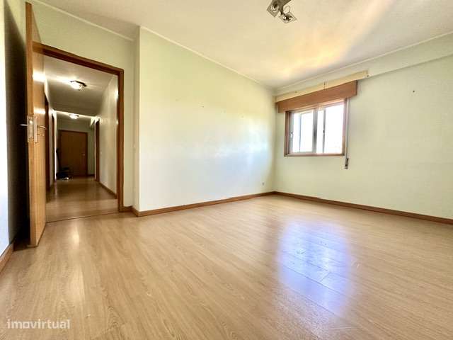 T3 c/ varanda, sala 33 m2, junto a transportes públicos e comércio...-14