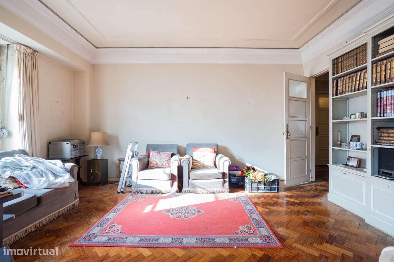 Apartamento T6 para Remodelação Total nas Avenidas Novas - Grande imagem: 3/40