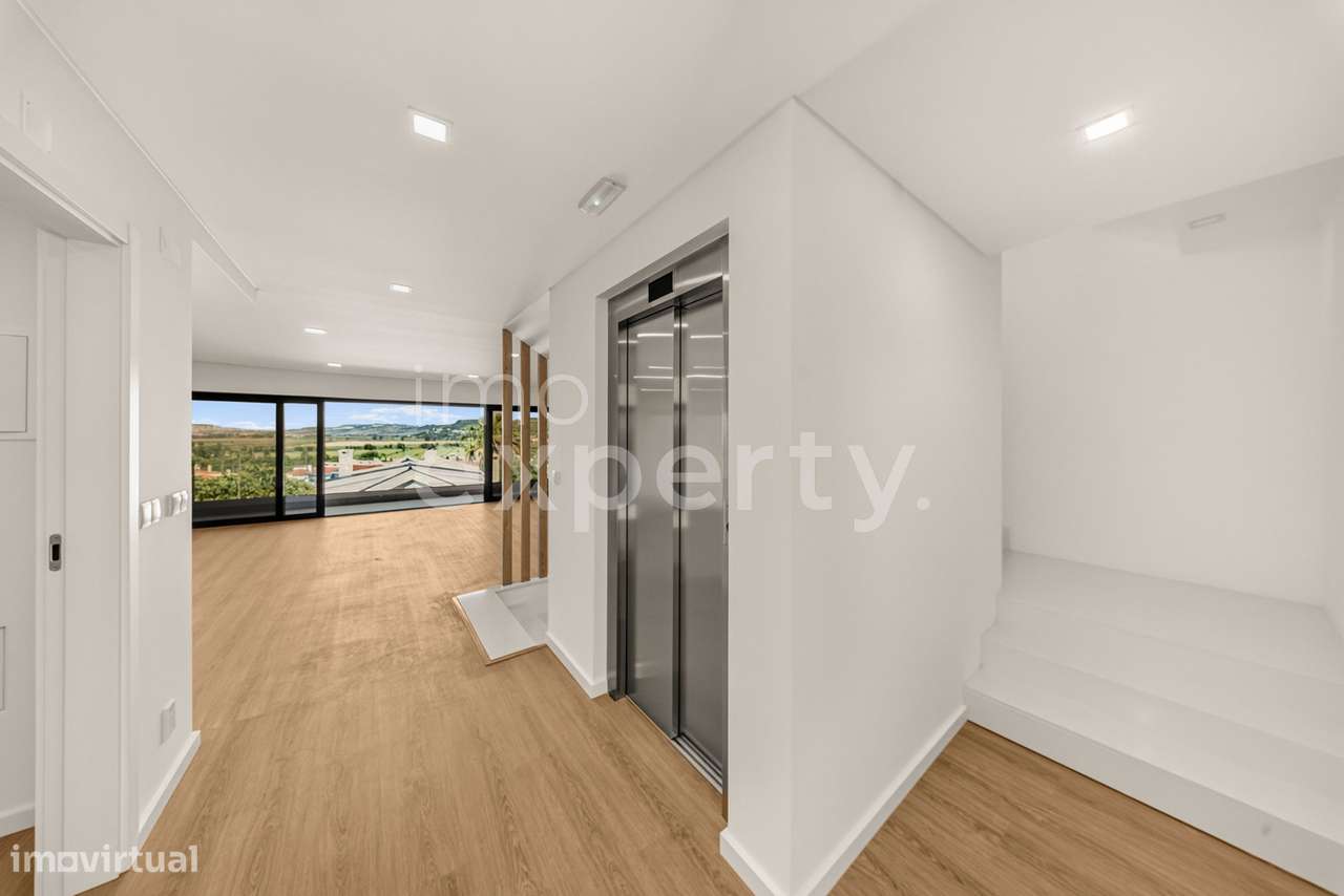 Moradia T5 de Luxo com piscina na Mealhada, Loures-27