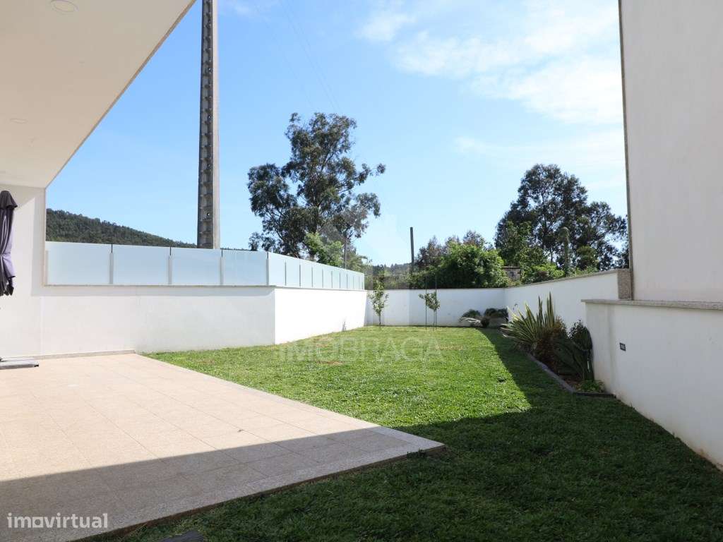 Venda Moradia Geminada T3, em Esporões, Braga-36