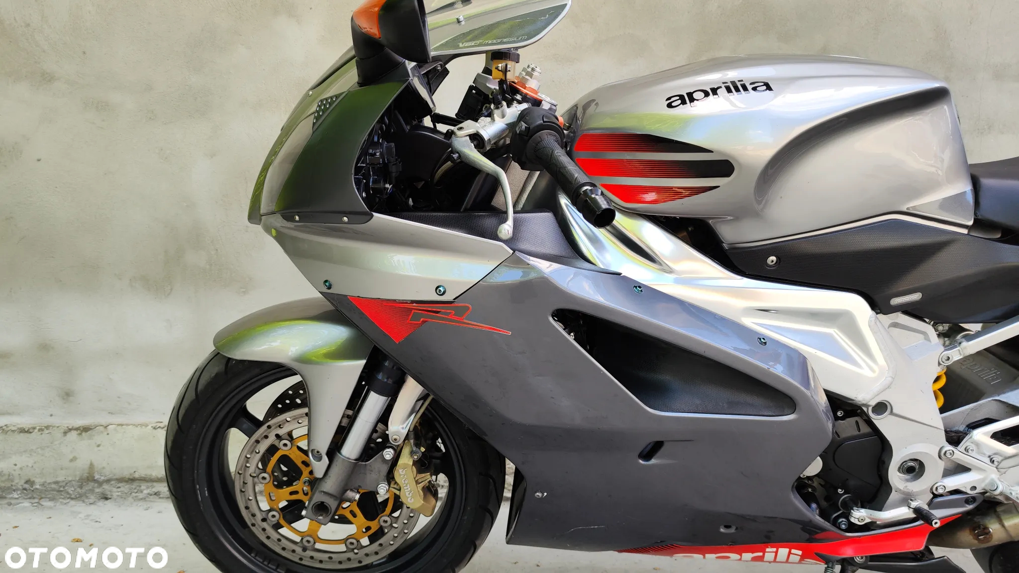 Aprilia RSV - 19