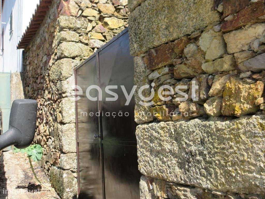 Casa típica para recuperação em aldeia do Salvador na Beira Baixa. - Grande imagem: 5/33