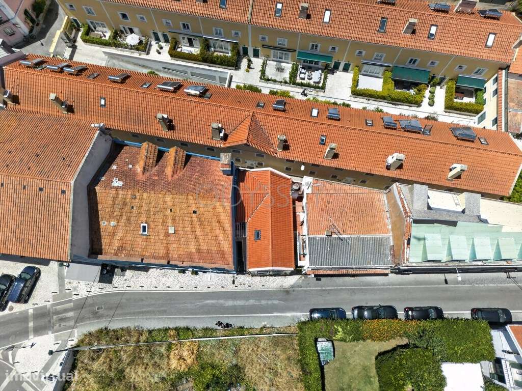 Edifício Residencial Renovado com Múltiplos Espaços Habitacionais I...-43