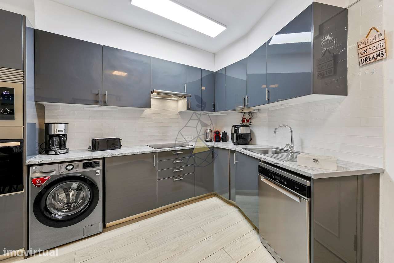 Apartamento  T1 +1 , com Licença de Alojamento Local na Primeira linha-6