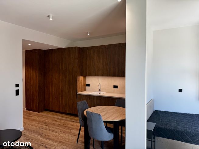 Elegancki apartament w Towarowa Towers - SKYLINER (WOLA)