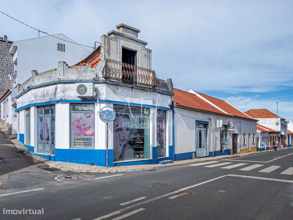 Prédio com loja e sotão independente - Grande imagem: 2/21
