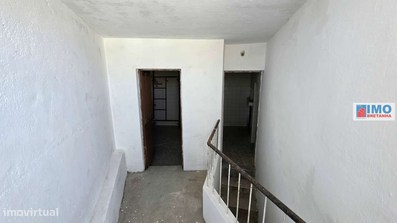 Moradia V2 p/ Renovar - Escalos de Cima-15